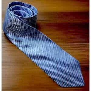Bresciani Silk Tie Classic length 3.25" x 60" Light Blue irredesant pattern !